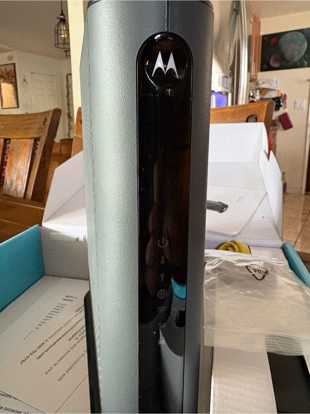 Motorola MG7550 WiFi Router / Modem - Picture 4 of 6